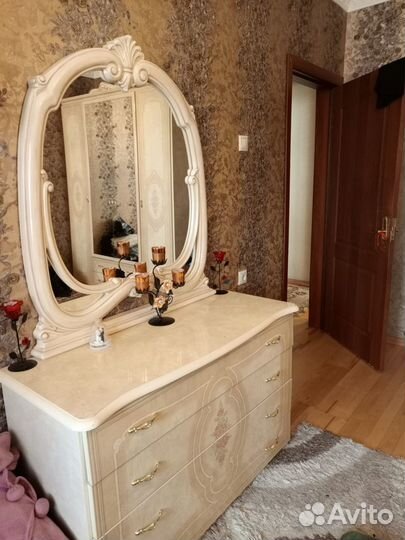 Тумба с зеркалом