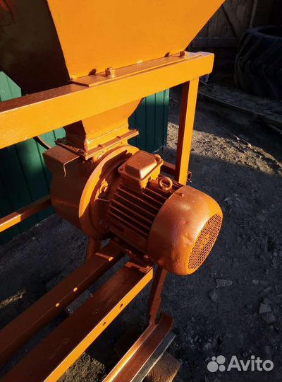 Зернодробилка