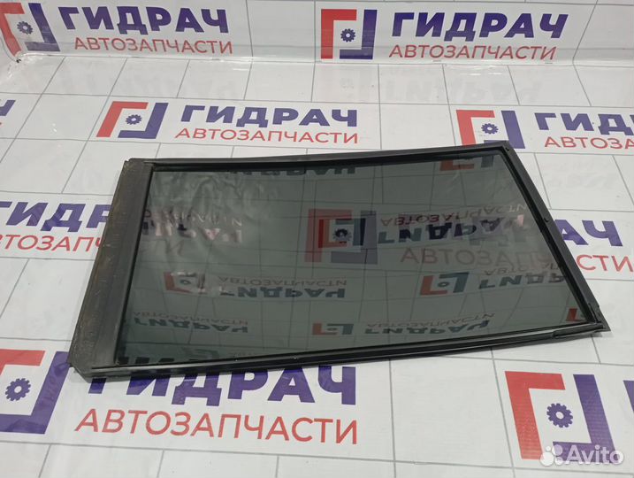 Стекло двери задней левой (форточка) Mitsubishi Pajero (V90) MR436987