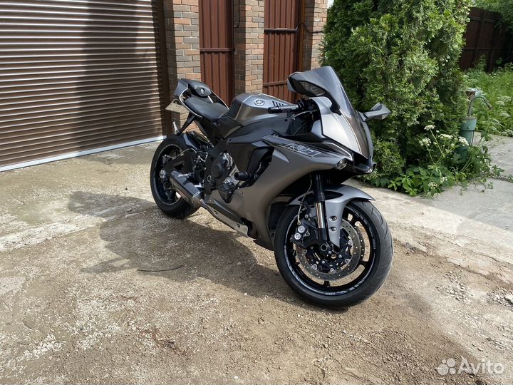 Yamaha r1