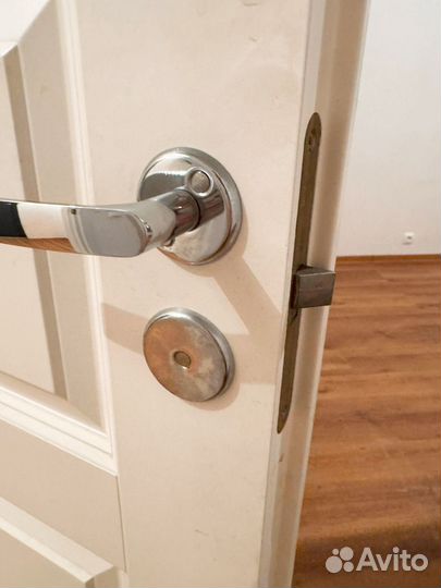 Двери белые финские с фурнитурой