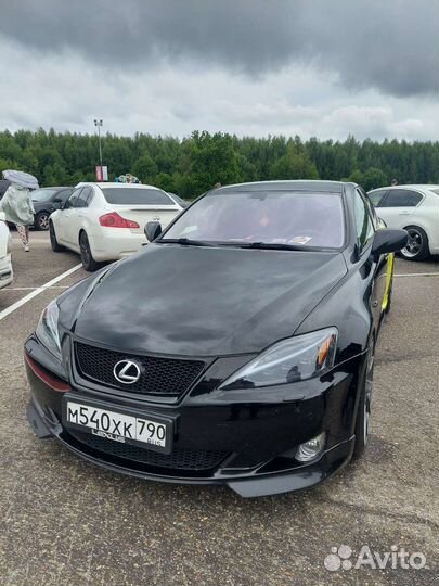 Передний бампер is250