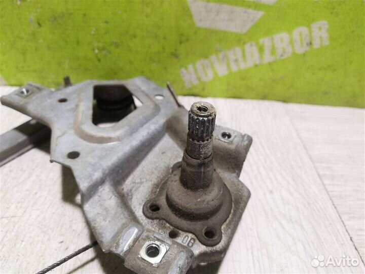 Стеклоподъемник мех задний правый Ауди 80 90 Б3