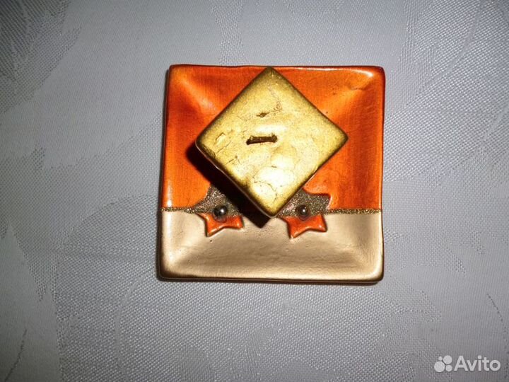 Подсвечник со свечой