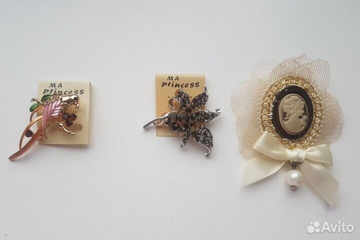 Броши новые пакетом