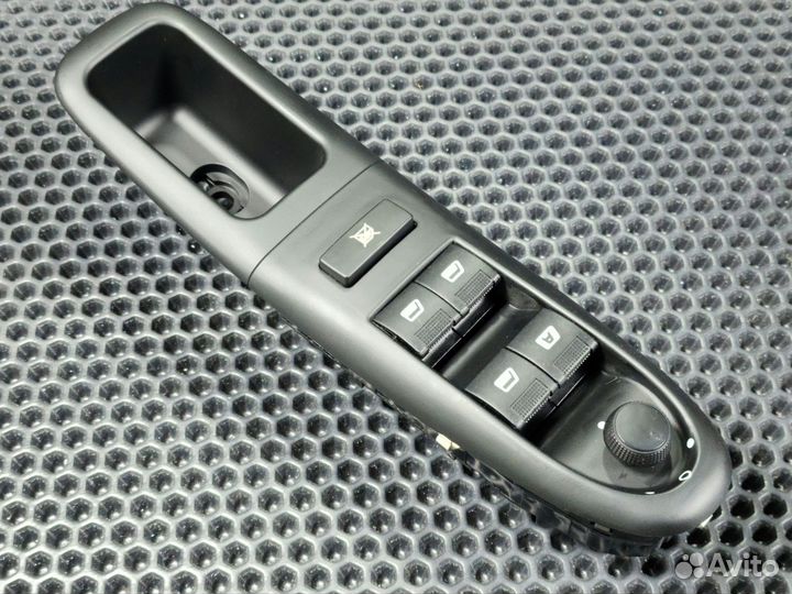 Новый блок кнопок стеклоподъёмников Peugeot 406