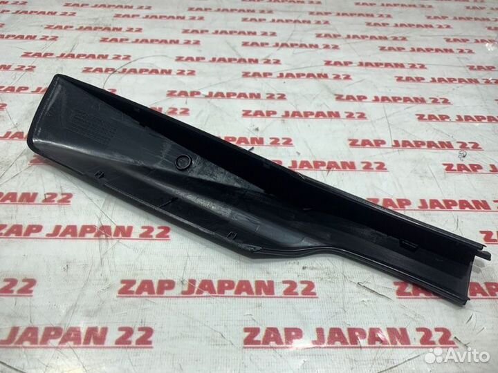 Крышка рейлинга передняя правая Toyota Rav4 ACA31