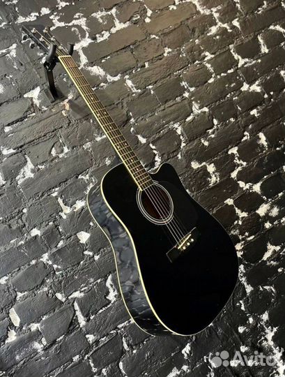 Гитара новая