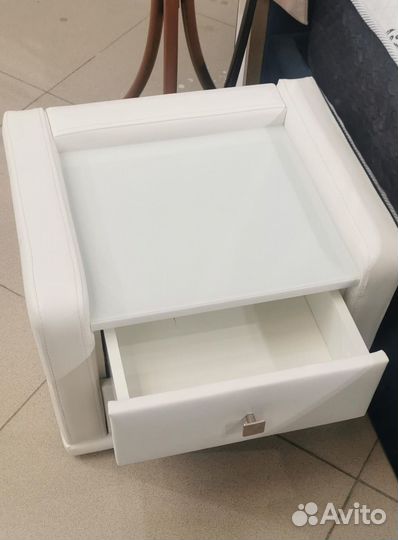 Тумба прикроватная белая