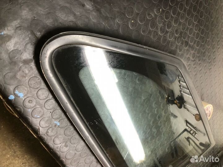 Стекло заднее глухое правое SsangYong Kyron