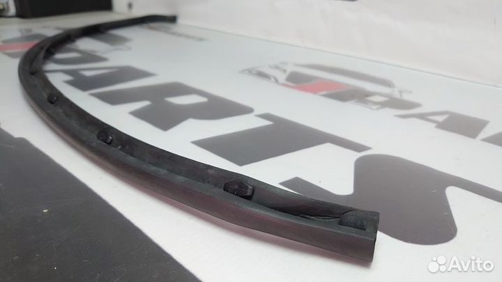 Уплотнитель капота Mitsubishi ASX