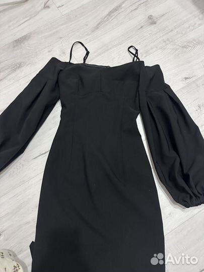 Платье вечернее длинное с открытыми плечами