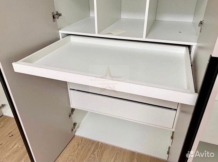 Шкаф до потолка