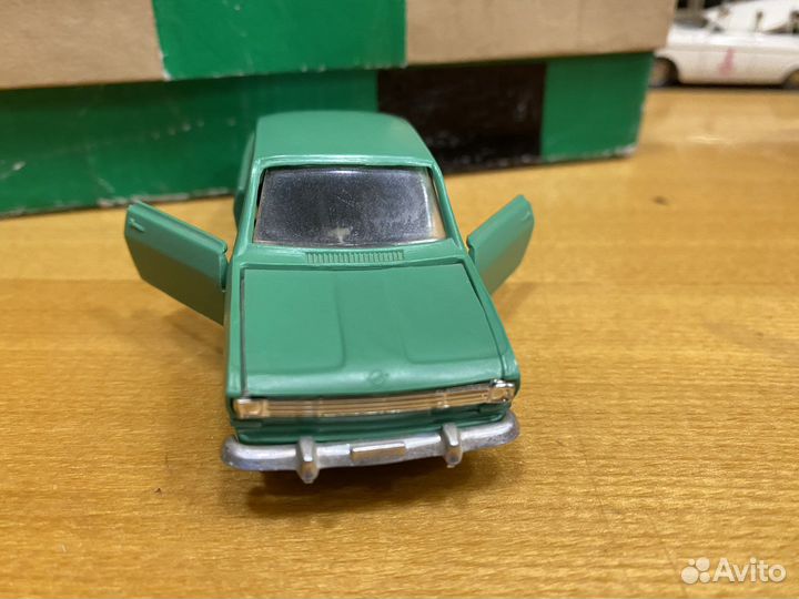 Модель авто 1:43 Опель кадет А15 пластик СССР