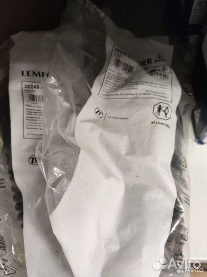 30249.01 Пыльник р/тяги лев.+пр.S60/80.V70. XC70