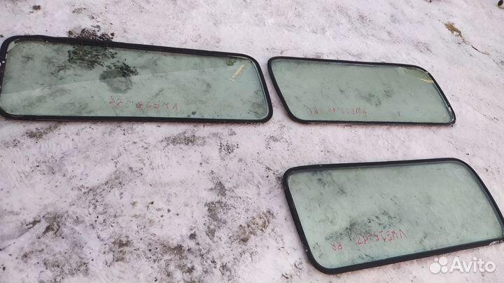 Стекло собачника Комплектом 3 шт Nissan Caravan