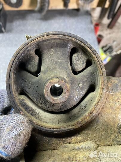 Подушка МКПП левая nissan almera n16 1.5л