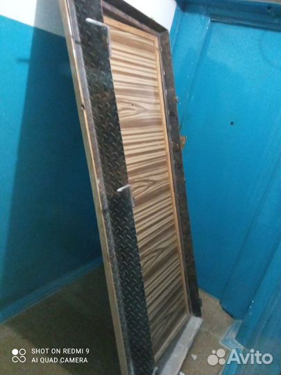 Дверь входная деревянная с металической коробкой