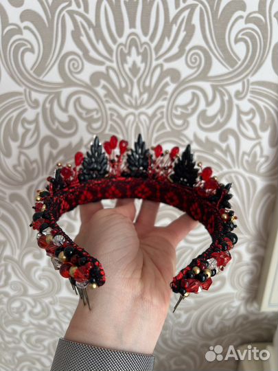 Диадема с камнями