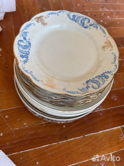 Посуда (тарелки, чашки, сахарница, крышки)