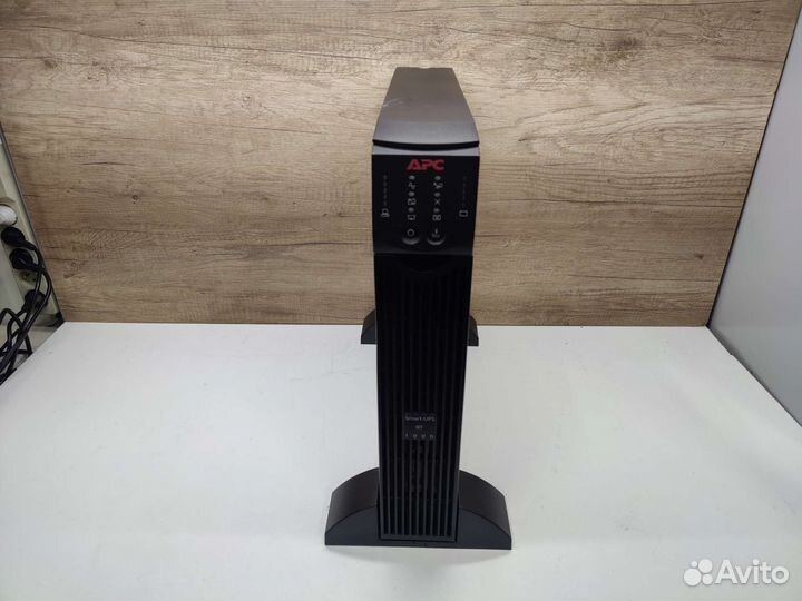 Ибп APC Smart-UPS surt1000XLI 700 Вт чистый синус