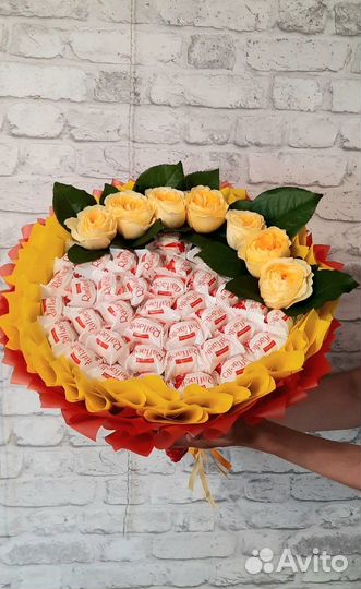 Съедобный букет на 1 сентября розы и рафаэлло