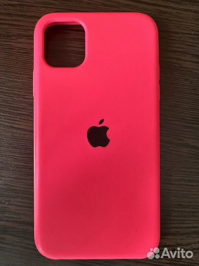 Чехол на iPhone 11 ярко малиновый