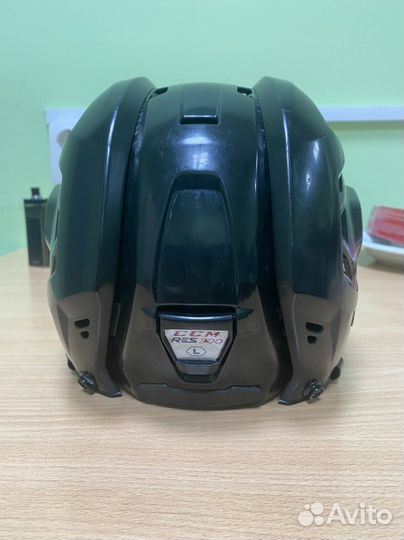 Хоккейный шлем