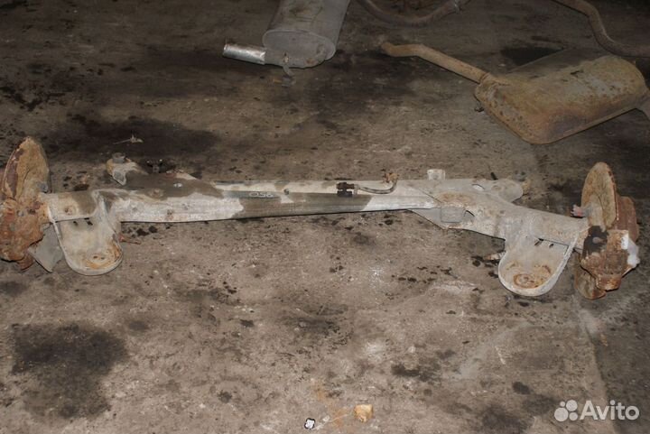 Задняя балка Volvo 850