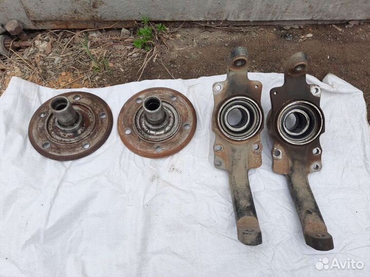 Ступица с поворотным кулаком