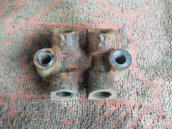 Распределитель тормозной системы Мазда CX-7