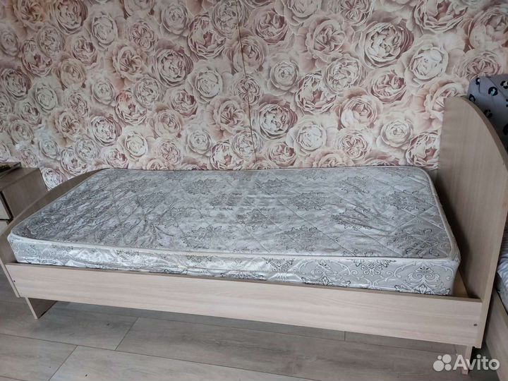 Кровать