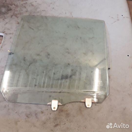 Стекло задней левой двери Хонд срв 1