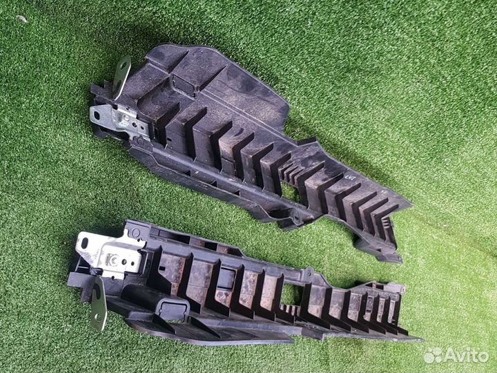 Направляющая шторки багажника Mercedes ML x164