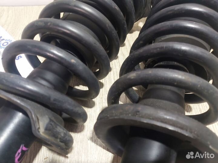 Стойки передние пара Toyota Mark II LX90