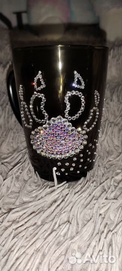 Кружка украшенная стразами