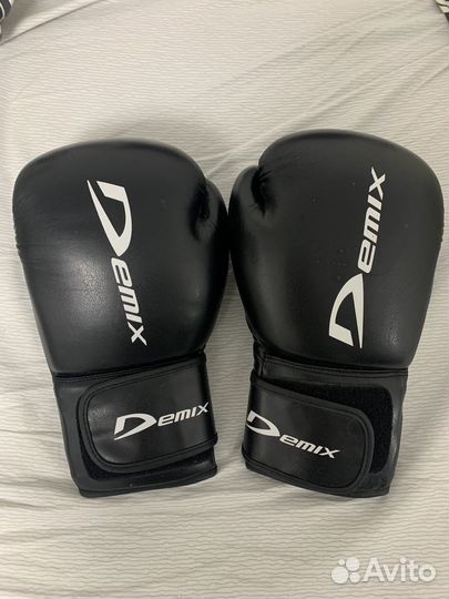 Боксерские перчатки Demix