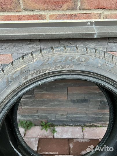 Pirelli Ice Zero FR 235/45 R18 98H