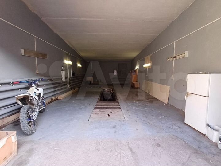 Гараж, > 30 м²