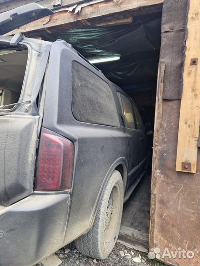 Infiniti QX56 5.6 AT, 2004, битый, 280 000 км