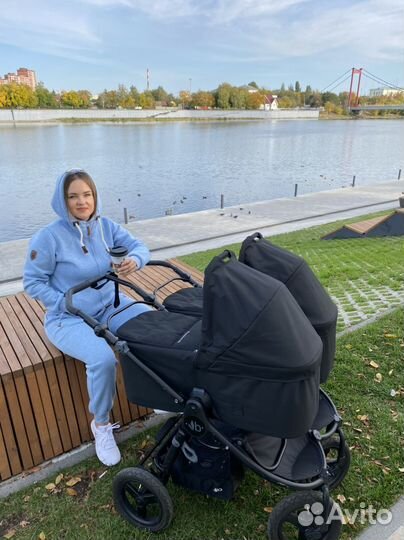 Коляска для двойни bumbleride