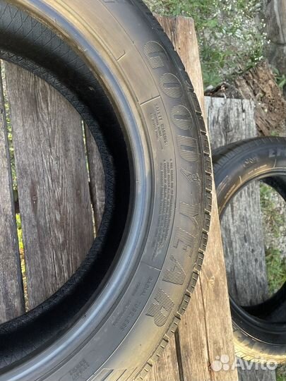Goodyear EfficientGrip 215/60 R17