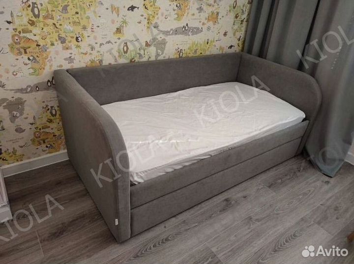 Детская кровать с мягкой спинкой