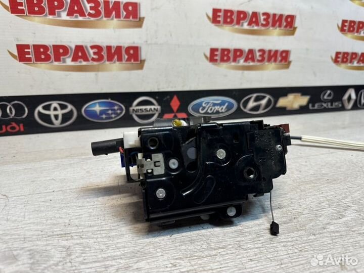 Замок двери задний правый Volkswagen Touareg 7L