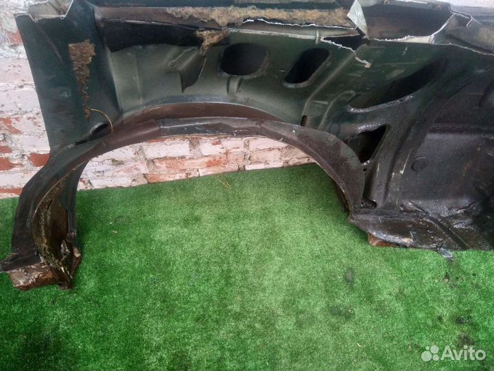 Крыло заднее правое Audi 80 b3