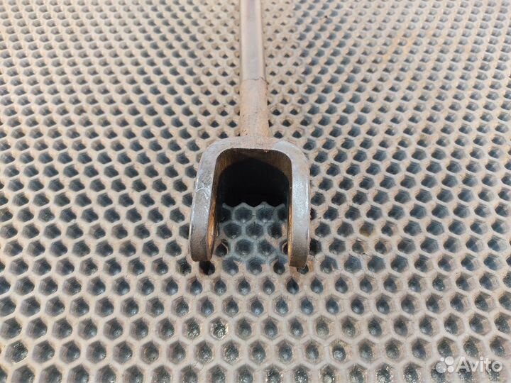 Стойка переднего стабилизатора правая