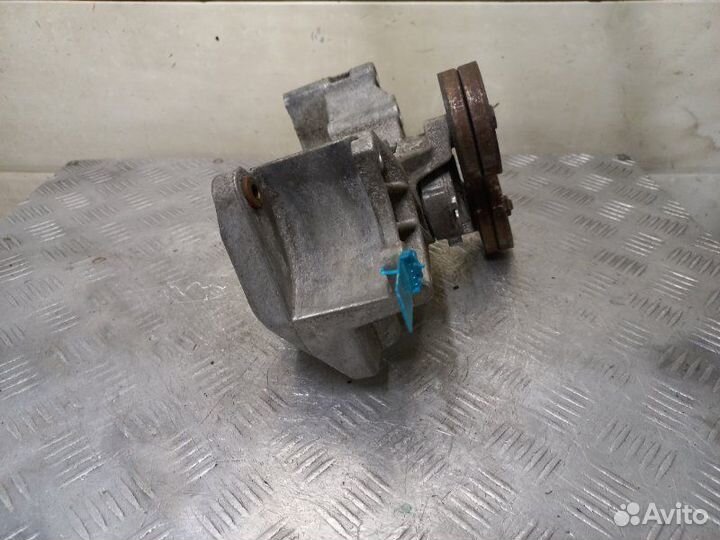 Кронштейн генератора Volkswagen Golf 4 1.4 APE