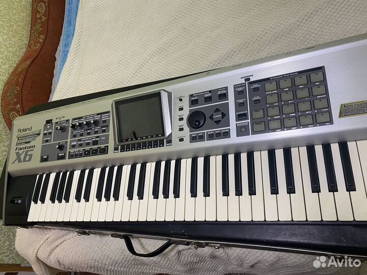 Синтезатор Roland Fantom x6