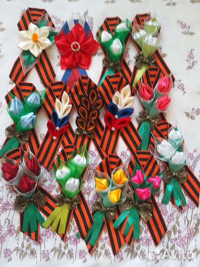 Брошь на георгиевской ленте