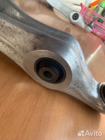 Рычаг передний нижний правый 7P0407152C VAG